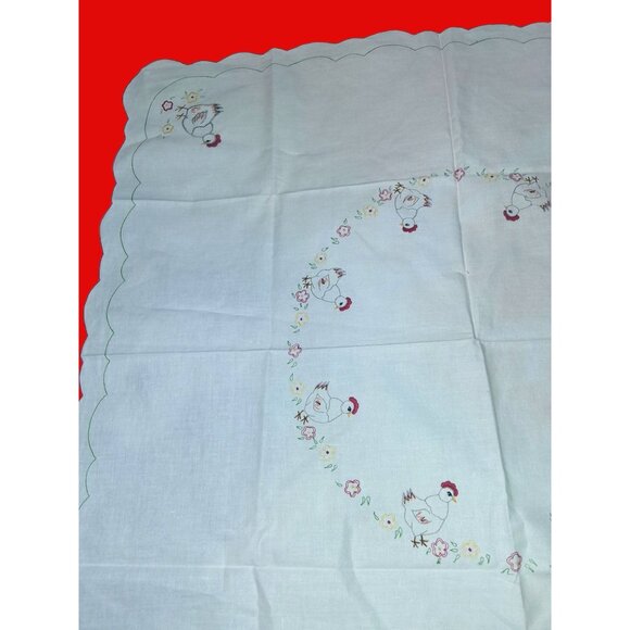 Chicken Embroidered Cotton Tablecloth With Scalloped Edges And Floral Motifs 32x - Picture 5 of 12
